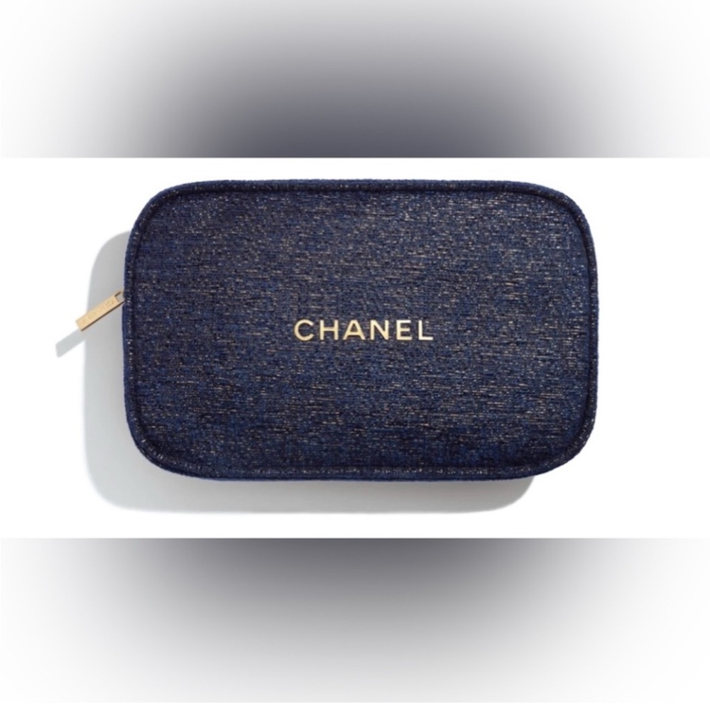 Chanel 2023 Holiday Pouch New
